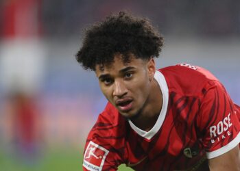 فرايبورغ الألماني يجدد عقد المهاجم الشاب شايد