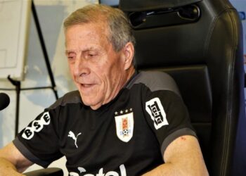 منتخب أوروغواي يبدأ استعداداته لمباراتي تصفيات كأس العالم 2022 وسط غيابات مؤثرة