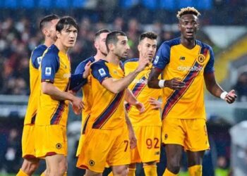 روما يخطف فوزاً قاتلاً من جنوى في الدوري الإيطالي