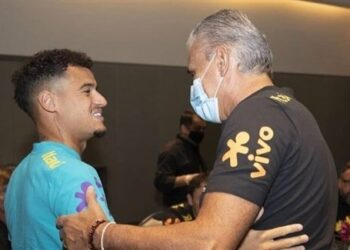 كوتينيو أول لاعب يصل إلى معسكر البرازيل لمواجهة كولومبيا