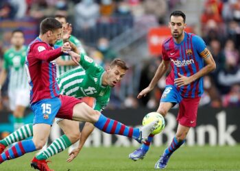 بيتيس يطيح بمضيفه برشلونة ويرتقي للمركز الثالث في “الليغا”