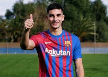 برشلونة يعلن التعاقد رسميا مع فيران توريس