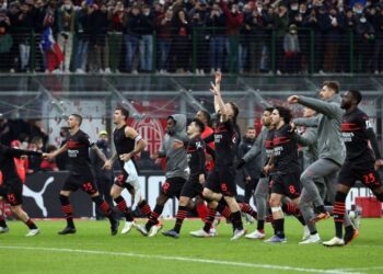 ميلان يفوز على ساليرنيتانا ويقتنص صدارة الدوري الإيطالي مؤقتا