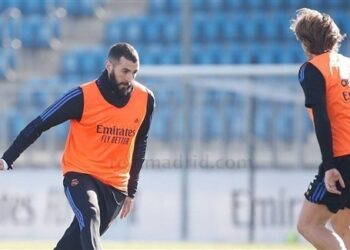 بنزيمة يعزز صفوف ريال مدريد قبل “الديربي”