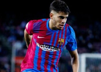 لاعبو برشلونة يفاجئون زميلهم الزلزولي في عيد ميلاده العشرين