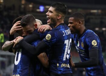 إنتر يتقدم لوصافة الدوري الإيطالي مؤقتا بثنائية في سبيزيا