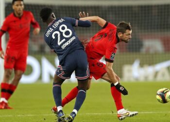 سان جيرمان يتعادل مع نيس في الدوري الفرنسي