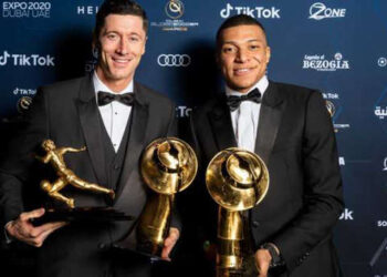 مبابي وليفاندوفسكي الأفضل لاعب في العالم
