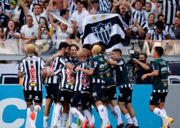 مينيرو يحتفل بلقب الدوري البرازيلي.. وغريميو يقترب من الهبوط