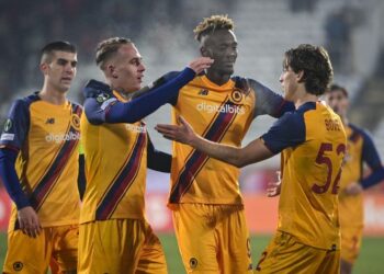 روما يبلغ دور الثمن في مسابقة دوري المؤتمر الأوروبي