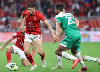 الأهلي المصري يفوز بركلات الترجيح على الرجاء الرياضي ويتوج بطلا لكأس “السوبر” الإفريقي