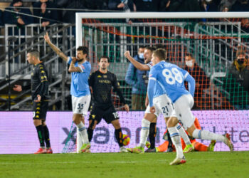 لاتسيو يهزم فينيزيا وبولونيا يستعيد توازنه بثلاثية في مرمى ساسولو في الدوري الإيطالي
