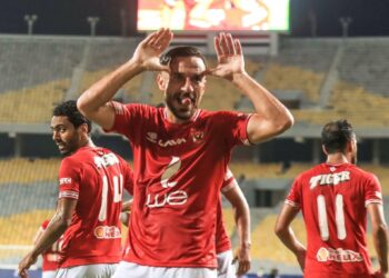 الأهلي المصري يمدد تعاقده مع التونسي علي معلول حتى 2024