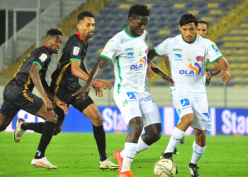 "اميكرون" يدفع العصبة الاحترافية الى تأجيل كلاسيكو الرجاء الرياضي والجيش الملكي