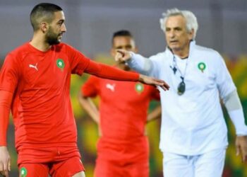 الجماهير المغربية الغاضبة من خاليلوزيتش تطالب باستدعاء زياش بعد استبعاده من “الكان”