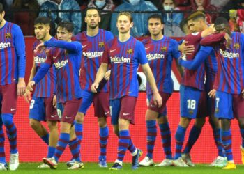 بعدما ضرب الريال وبرشلونة.. كورونا يفرض قيوداً على الملاعب