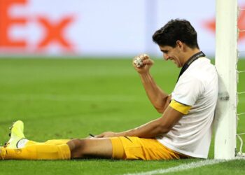 ياسين بونو يتوج بجائزة أفضل حارس في الدوري الاسباني