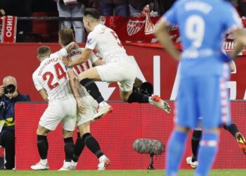 إشبيلية يفوز على أتلتيكو مدريد ويعزز وصافته للدوري الإسباني