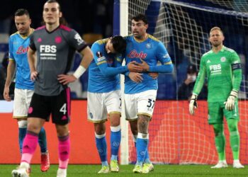 الدوري الأوروبي: نابولي يفوز على ليستر سيتي ويعبر إلى دور الـثمن