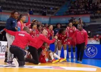 تألق يونس طاطبي مع المنتخب الوطني لسيدات الكونغو في بطولة العالم لكرة اليد بإسبانيا