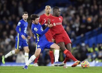 الدوري الإنجليزي: ليفربول وتشيلسي يتعادلان ويقدمان هدية ثمينة للسيتي