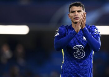 البرازيلي تياغو سيلفا يجدد عقده لموسم إضافي مع تشيلسي
