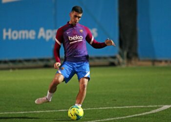 إصابة توريس الوافد الجديد لبرشلونة بفيروس كورونا