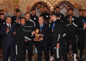 تبون للاعبي الجزائر: “نشجعكم و نقف وراءكم”