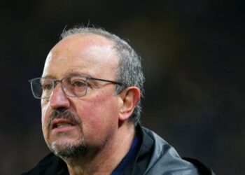 رسمياً.. إيفرتون يقيل المدرب بينتيز