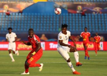 طاقم مغربي يشرف على ”الفار“ بين السنغال وغينيا