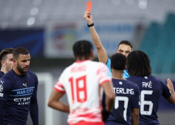 “يويفا” يوقف كايل والكر مدافع مانشستر سيتي ثلاث مباريات