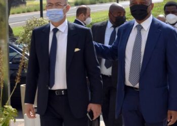 لقجع يرد على الاتهامات بشأن التأمر على الكاميرون لتأجيل “الكان”