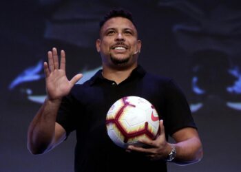 إصابة النجم البرازيلي السابق رونالدو بكورونا