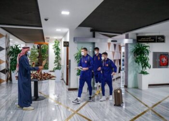 برشلونة الإسباني يحط الرحال بالسعودية