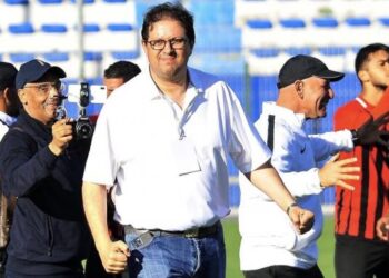 أيت منا: “لي باغي الجامعة تحيد وحيد دابا ماكايفهمش الكرة”