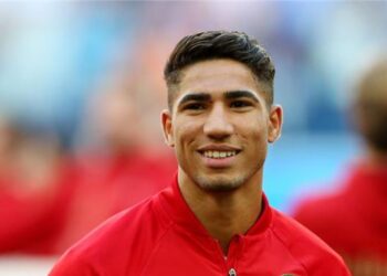 إشادة دولية بأشرف حكيمي وتثمين لدوره الكبير في تصدر المغرب مجموعته
