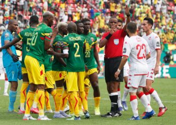 أمم إفريقيا: ظهور عربي باهت وأخطاء تنظيمية وتحكيمية بالجولة الأولى
