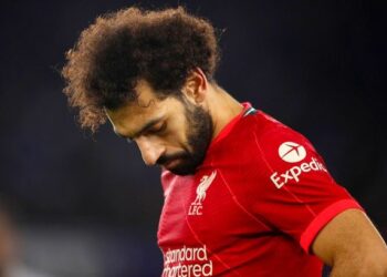 محمد صلاح يغادر ليفربول الإنجليزي