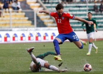 تشيلي وأوروغواي تحافظان على آمال التأهل لكأس العالم
