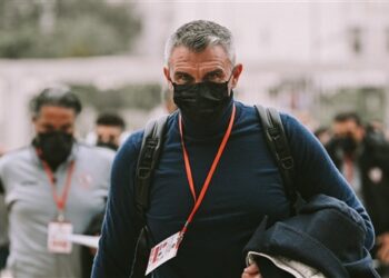 الزمالك يحيل مدربه للتحقيق وإيقاف مستحقات اللاعبين بعد الخسارة القاسية أمام الوداد