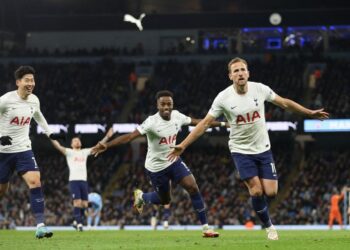 الدوري الإنجليزي: توتنهام يهدي ليفربول هدية ثمينة بالفوز على السيتي المتصدر