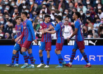 برشلونة يفوز على فالنسيا في مباراة فضل فيها تشافي عدم الاعتماد على الزلزولي