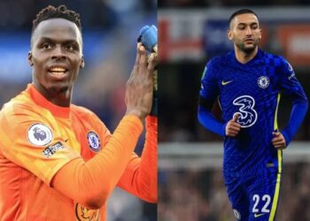 حكيم زياش يهنئ صديقه السنيغالي ادوارد ميندي بعد الفوز بكأس افريقيا