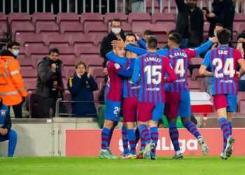 برشلونة يتوجه إلى نابولي بكل اللاعبين المتاحين