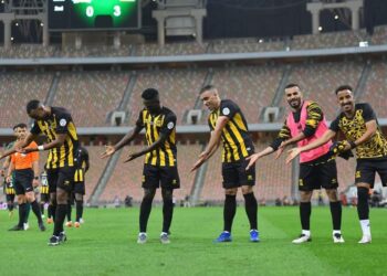 حمدالله يقود فريقه الاتحاد للفوز على النصر بثلاثية نظيفة