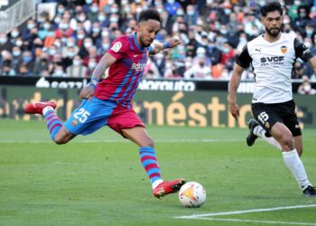 أوباميانغ: أريد التتويج بالألقاب مع برشلونة وطالبت ديمبلي بالبقاء