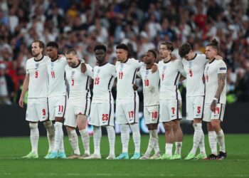 إنجلترا تعلن عدم خوض أي مباراة ضد روسيا