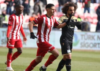 فيصل فجر يقود سيفاس لقلب الطاولة على يني ملطية في الدوري التركي