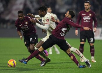 الدوري الإيطالي: ميلان المتصدر يتعثر ويخسر نقطتين على أرض ساليرنيتانا