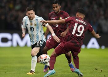 ميسي يمتدح جماهير الأرجنتين في وداع محتمل قبل كأس العالم